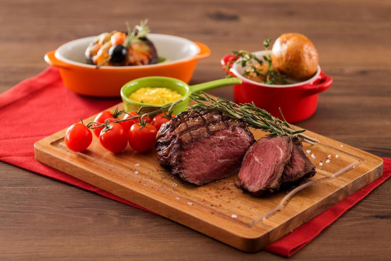 Hong Kong Gold Coast Hotel Екстер'єр фото A steak prepared with the dry-aging technique
