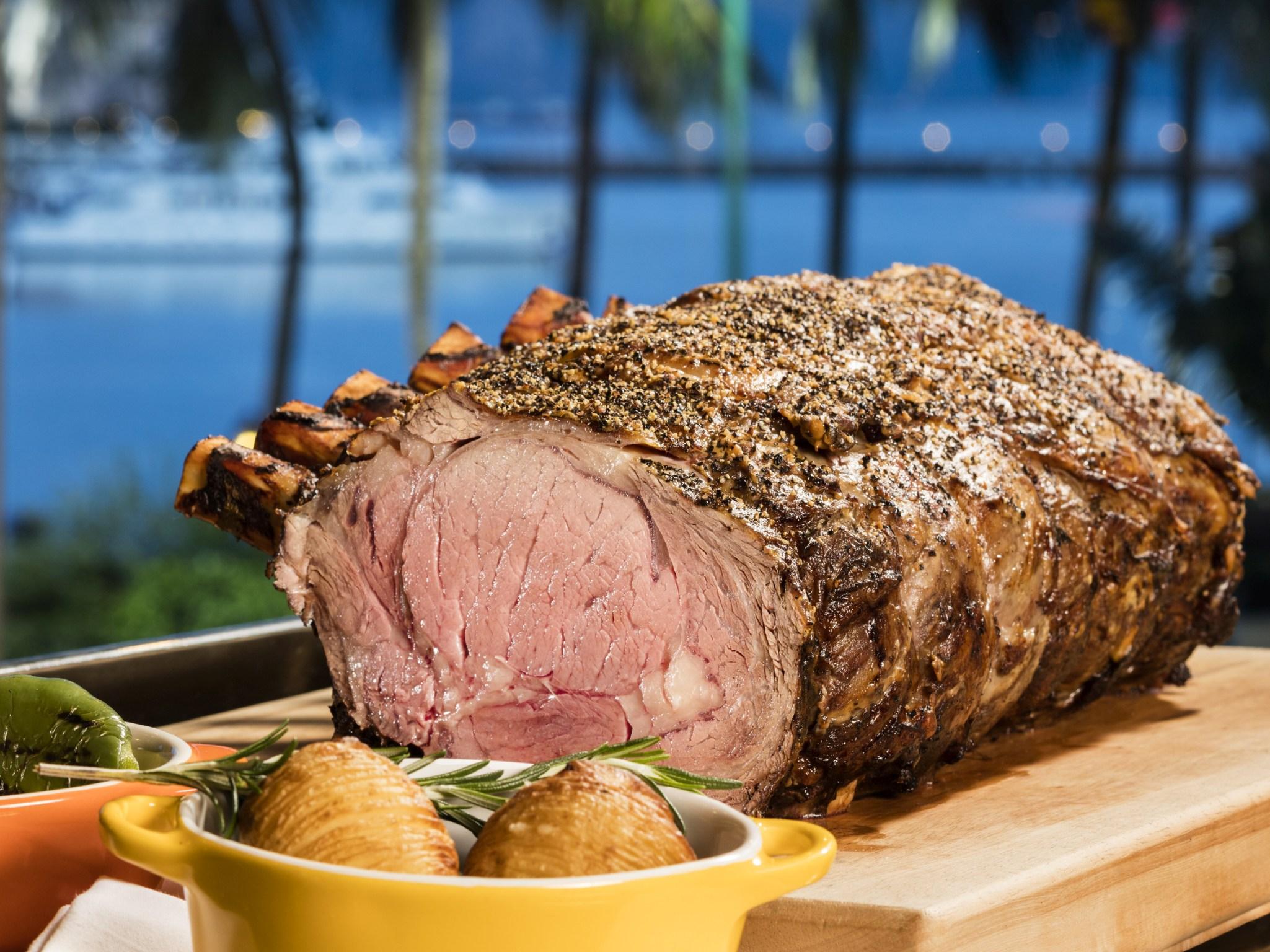 Hong Kong Gold Coast Hotel Екстер'єр фото A roast rib of beef