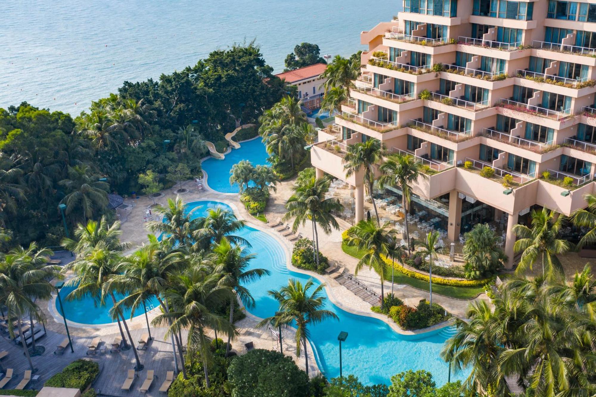 Hong Kong Gold Coast Hotel Екстер'єр фото The swimming pool at Shangri-La Tanjung Rhu